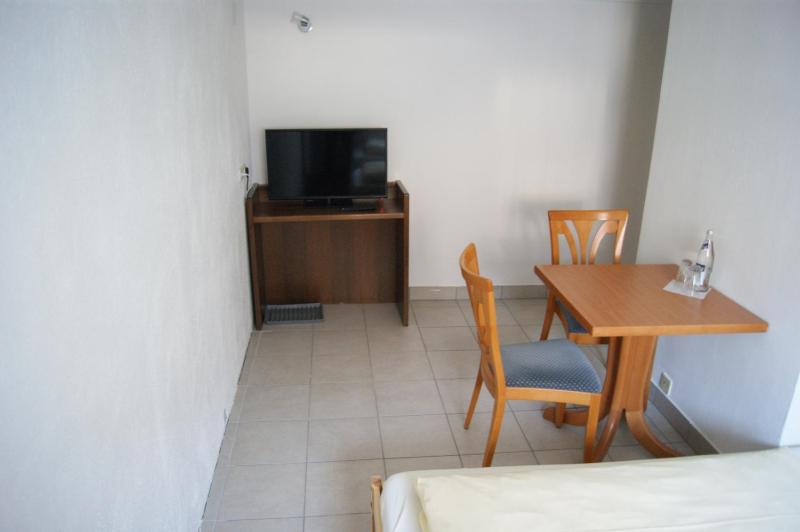 Budget Double or Twin Room Basement image 3