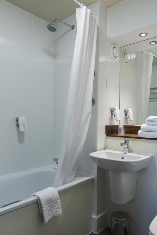 Double or Twin Room image 3