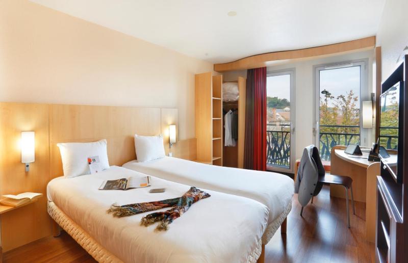 Standard Twin Room image 2