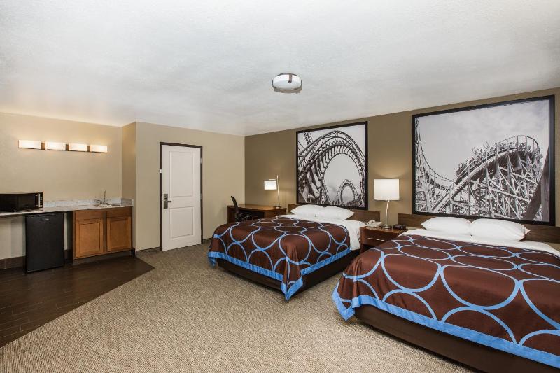 Deluxe Queen Suite - Non-Smoking image 3