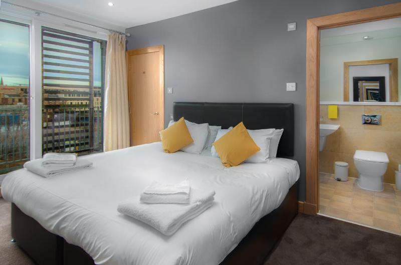 Four-Bedroom Townhouse image 4