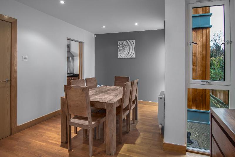 Four-Bedroom Townhouse image 1