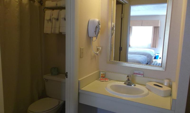 Double Room with Two Double Beds image 3