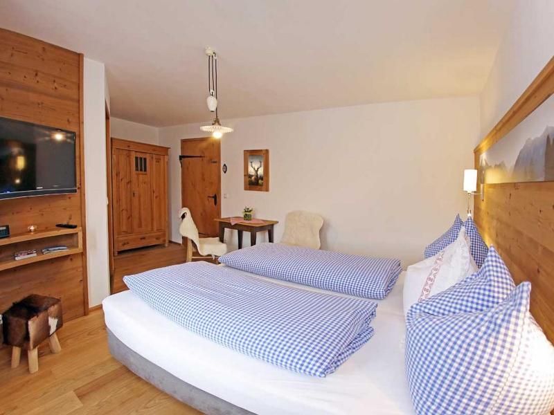 Small Double Room image 3