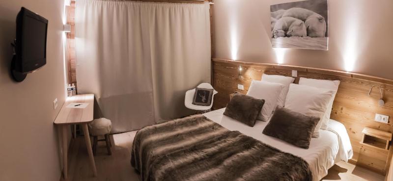 Double or Twin Room image 4