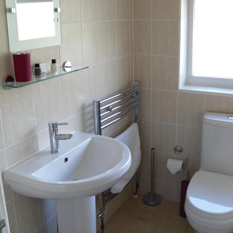 Double Room image 3