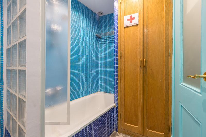 Double Room with Shared Toilet image 3