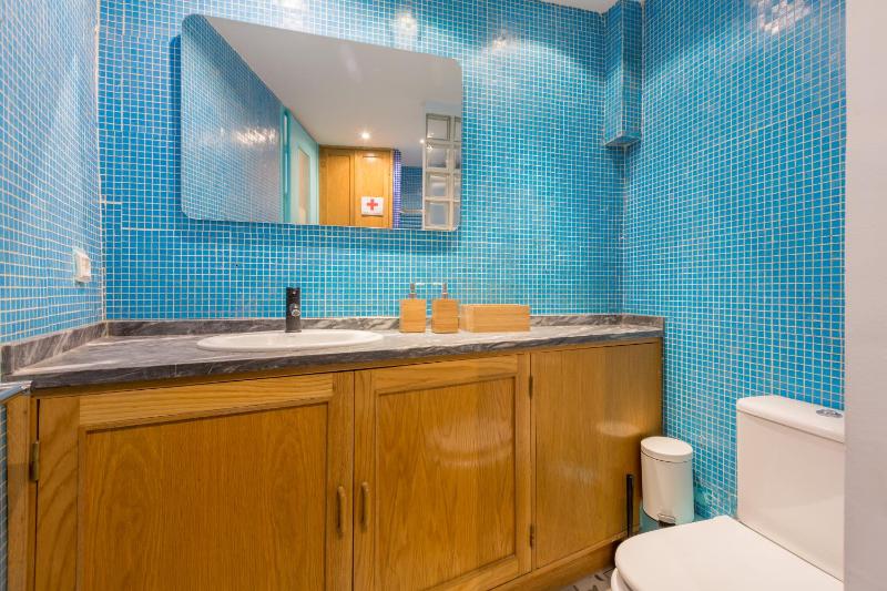 Double Room with Shared Toilet image 2