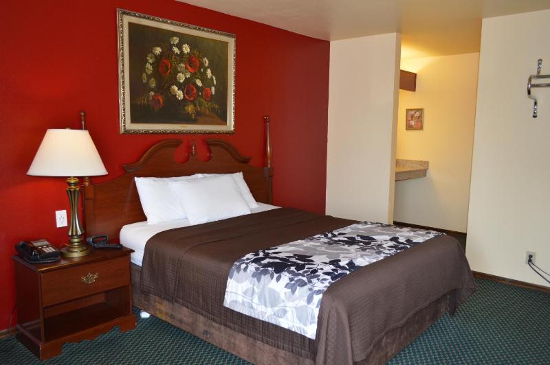 Queen Room image 1