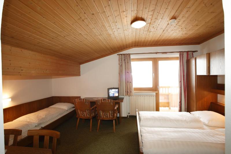 Standard Double Room with Balcony image 4