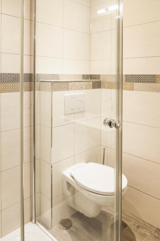 Double Room with Balcony image 2
