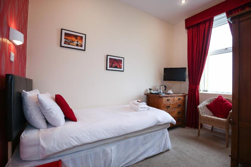 Single Room with Sea View image 2