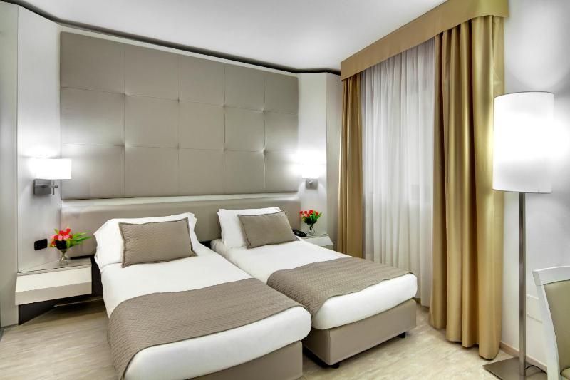 Double Room image 4