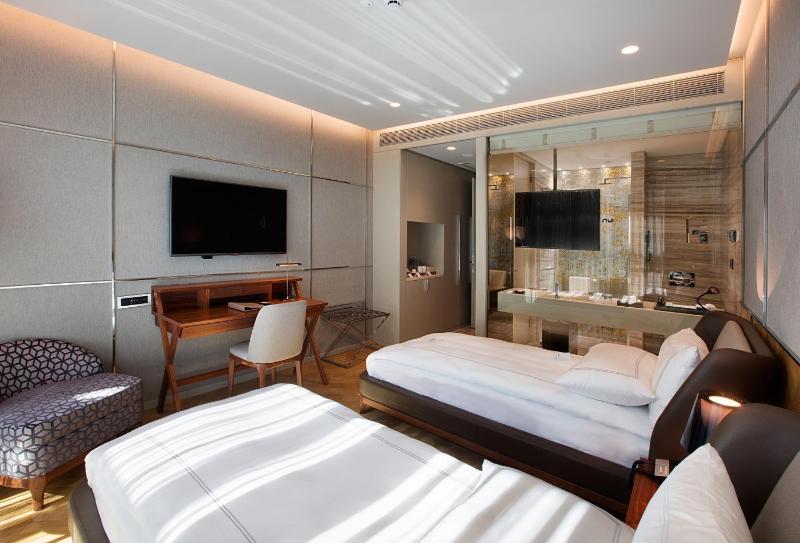 Deluxe Room Twin Bed image 3