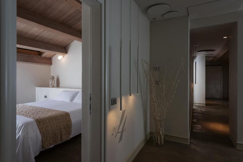 Standard Double Room image 2