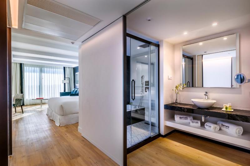 Premium Double or Twin Room image 1