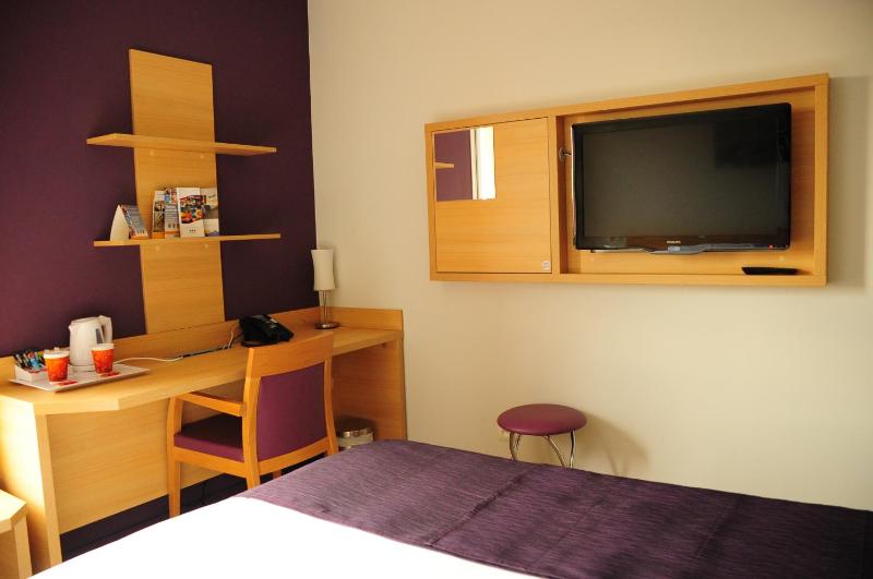 Double Room image 3