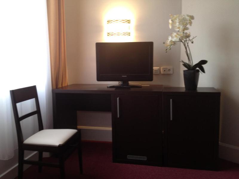 Twin Room image 1