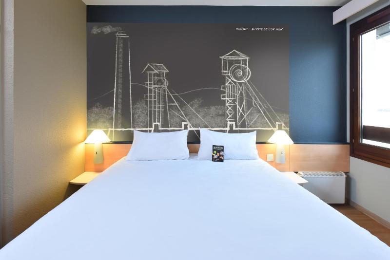 Triple Room with One Double Bed and One Single Bed image 3