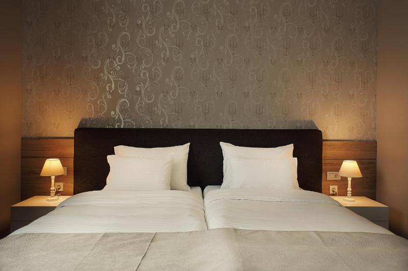 Deluxe Double or Twin Room image 2