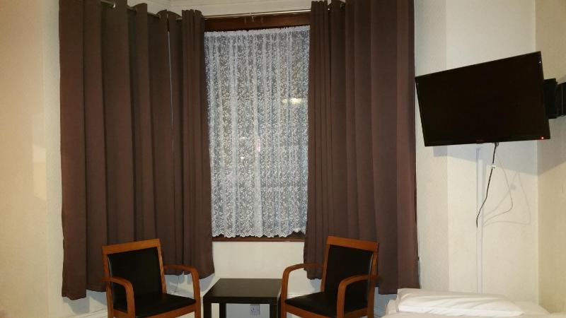 Double Room with Shared Bathroom image 2