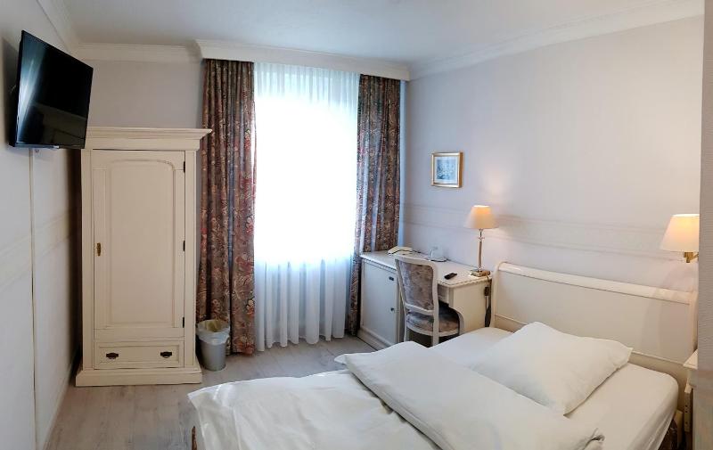 Standard Single Room image 3