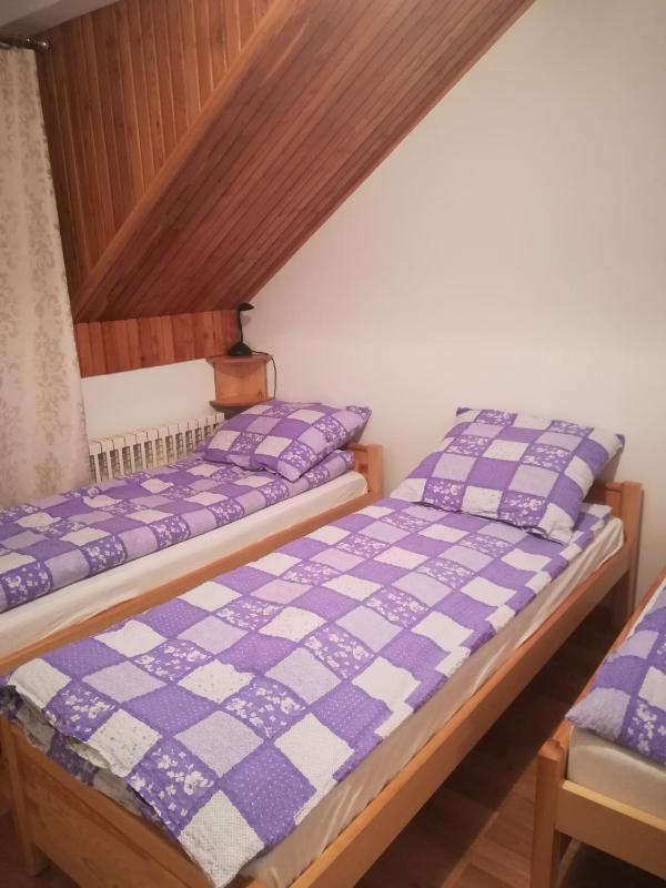 Quadruple Room with Private Bathroom image 3