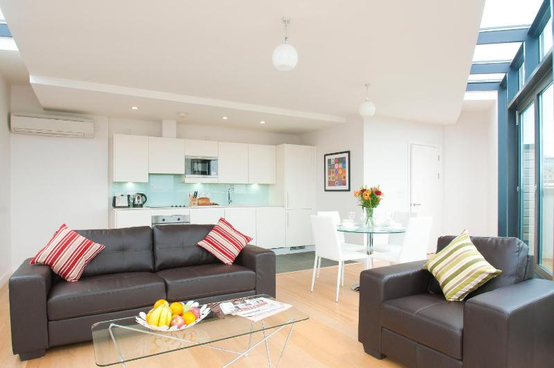 Two-Bedroom Premier Apartment image 2