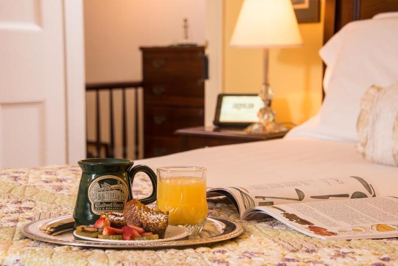 Standard Queen Room image 3