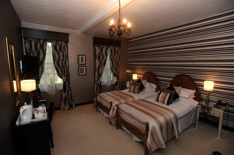 Twin Room image 1