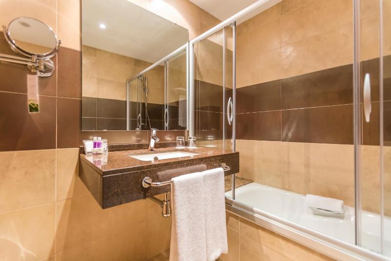 Single Room image 4