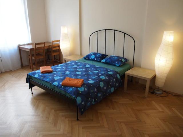 Double Room with Shared Bathroom image 2