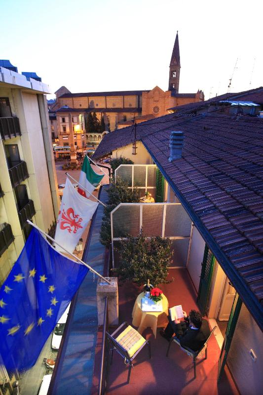 Classic Double or Twin Room with Balcony image 3