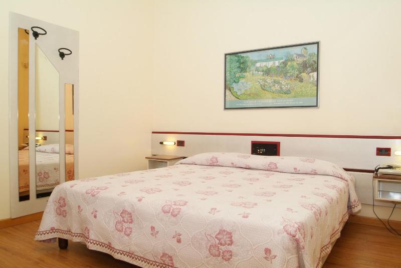 Hotel Maxim - image 13