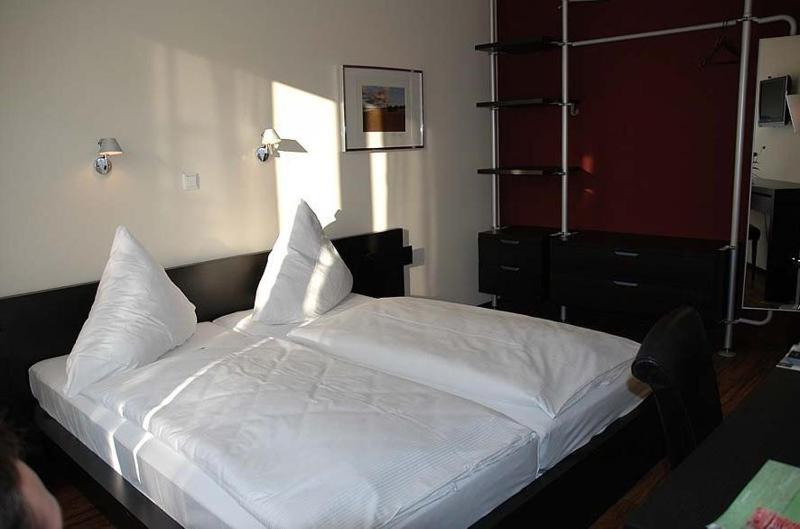 Double Room image 2