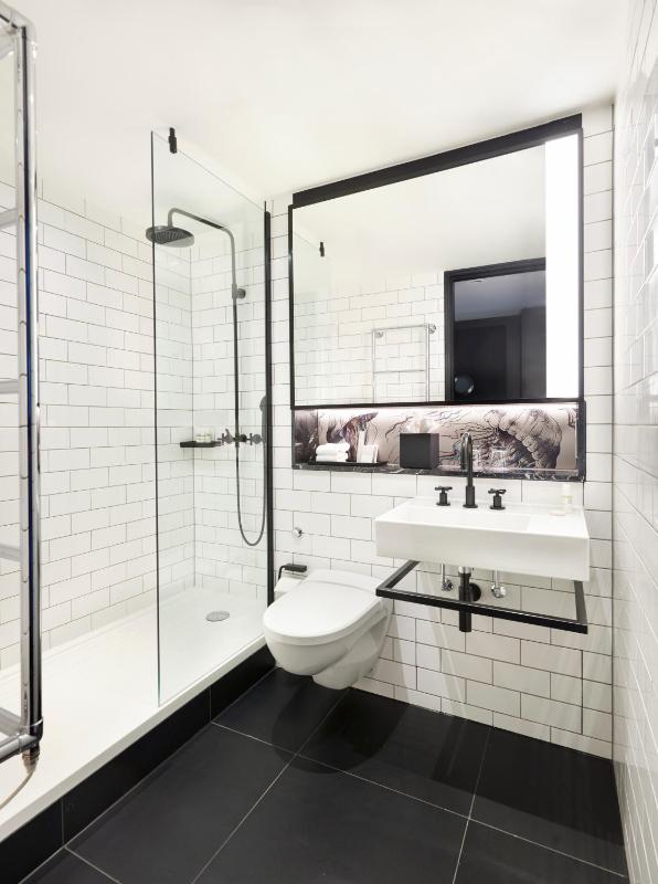 Twin Room image 4