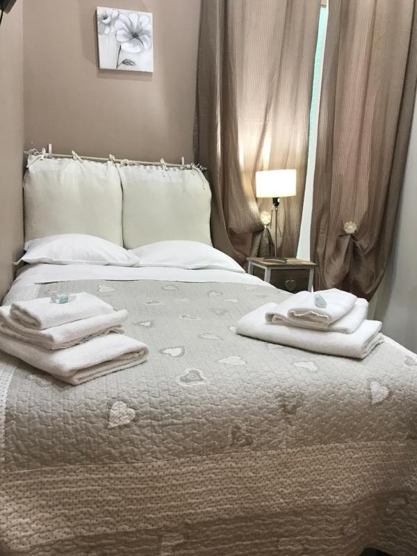 Small Double Room image 2