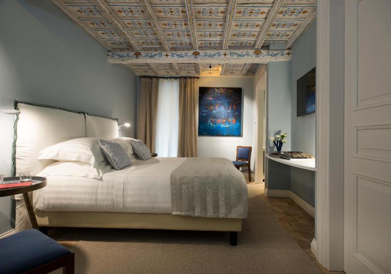 Double or Twin Room image 3