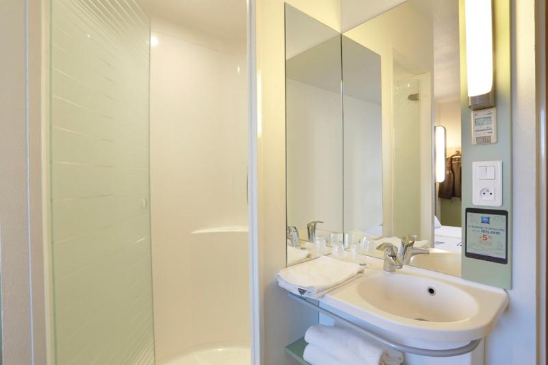 Twin Room image 1