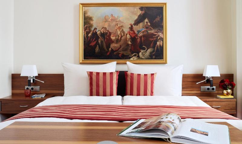 Double Room image 1