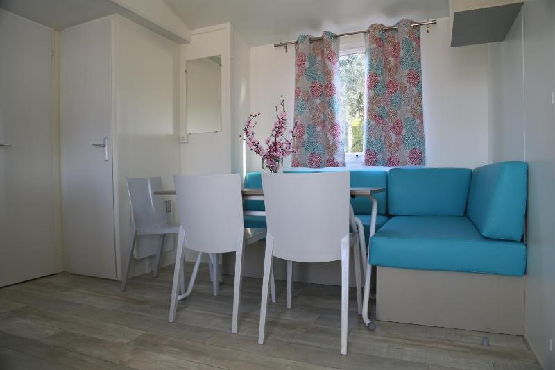 Mobile Home (6 Adults) image 4