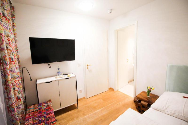 Standard Double Room image 3