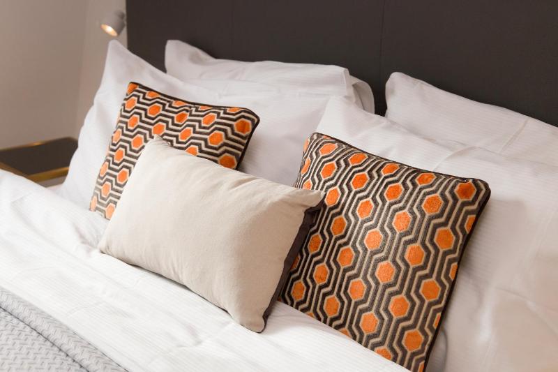 One-Bedroom Apartment image 3