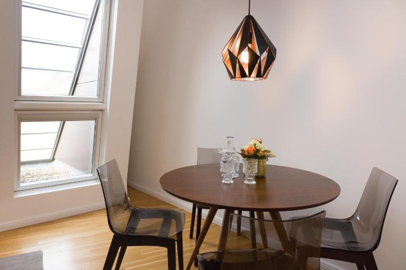 One-Bedroom Apartment image 4