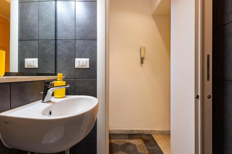 One-Bedroom Apartment image 3