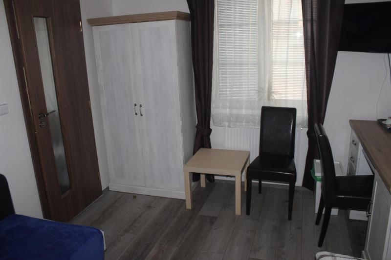 Standard Twin Room image 3