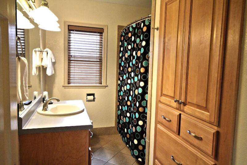 Peach Tree Inn & Suites - image 40