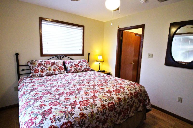 Peach Tree Inn & Suites - image 33