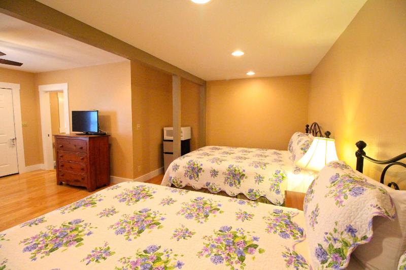 Peach Tree Inn & Suites - image 48