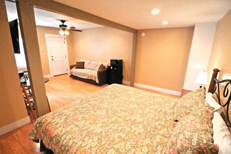Peach Tree Inn & Suites - image 20